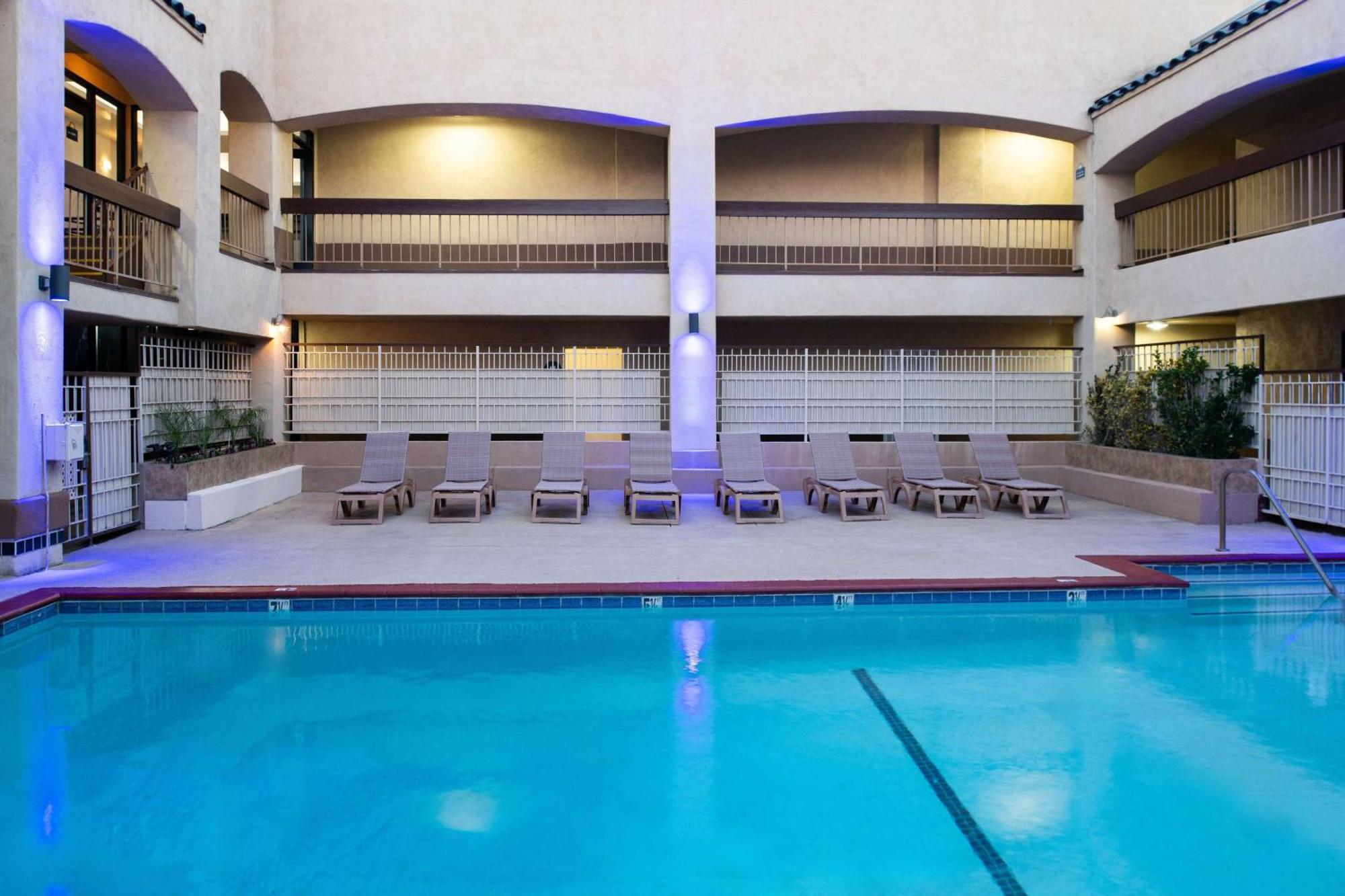 Days Inn & Suites By Wyndham Artesia Exterior photo